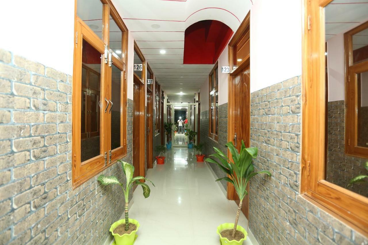 Hotel Oyo 18597 Satyam Meerut Esterno foto