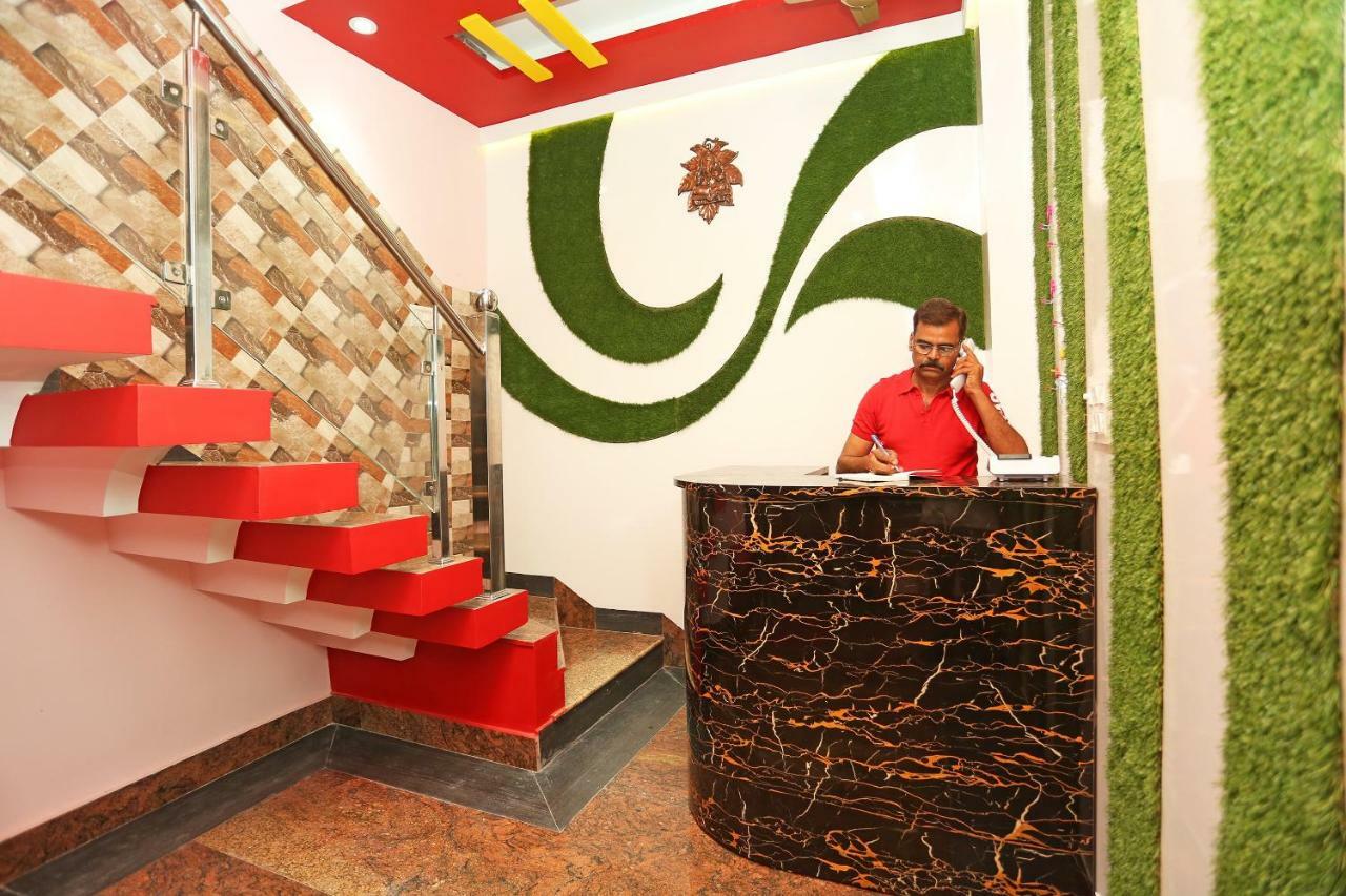 Hotel Oyo 18597 Satyam Meerut Esterno foto