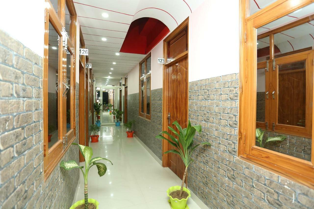 Hotel Oyo 18597 Satyam Meerut Esterno foto