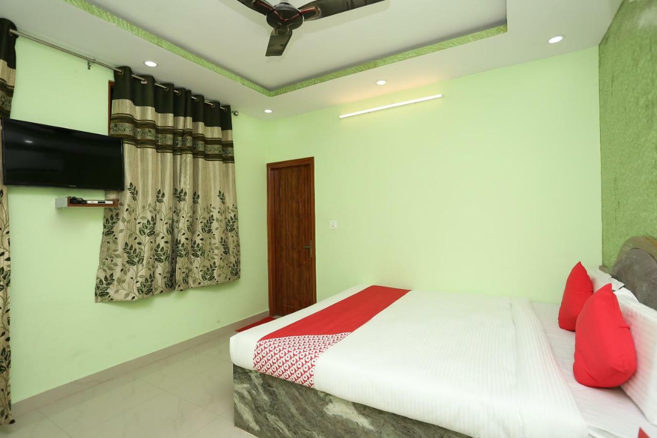Hotel Oyo 18597 Satyam Meerut Esterno foto